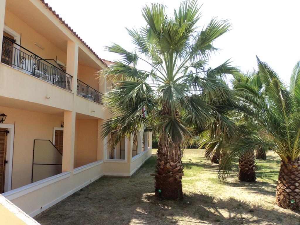 Faethon Aparthotel Karousadhes  Kamer foto