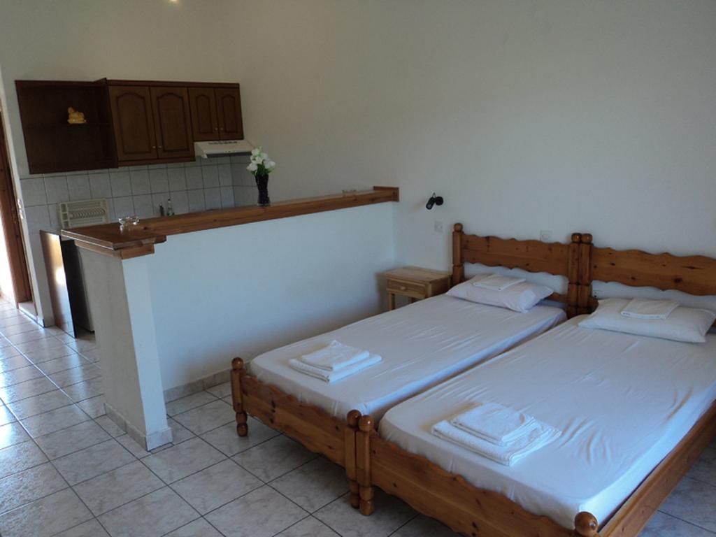 Faethon Aparthotel Karousadhes  Kamer foto