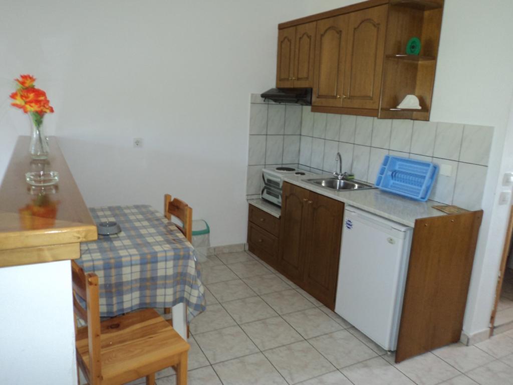Faethon Aparthotel Karousadhes  Kamer foto