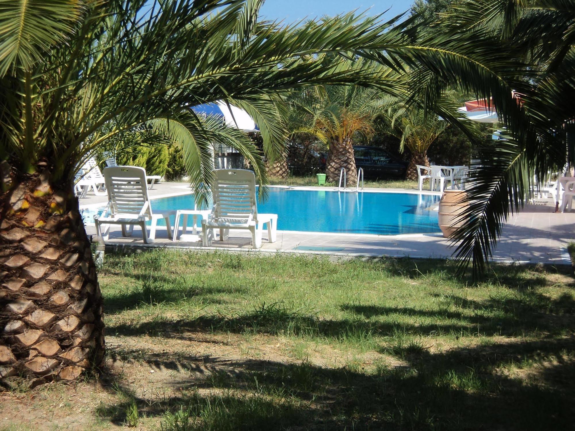 Faethon Aparthotel Karousadhes  Buitenkant foto